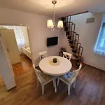Apartmán Rustic House Diklo 20m From The Sea