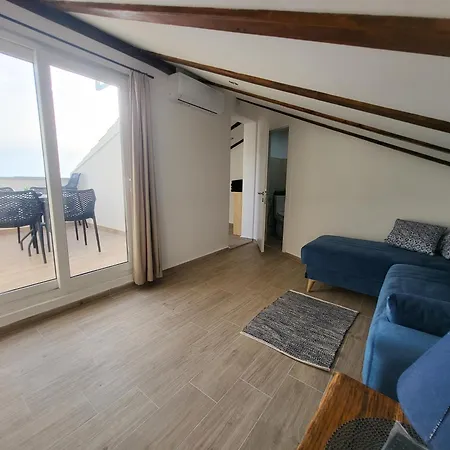 Apartmán Rustic House Diklo 20m From The Sea *